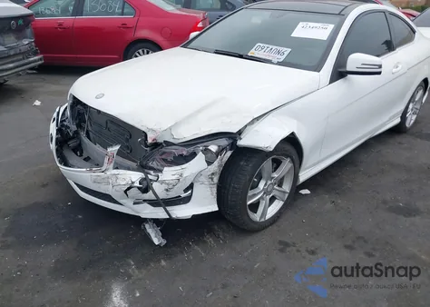 2014 Mercedes-Benz C 250 из США, поврежденный, VIN WDDGJ4HB8EG289464